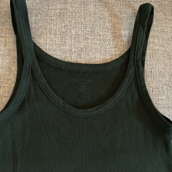 Brandy Melville Ribbed Cropped Tank Top - Dark Green (one size) - Picture 2 of 3